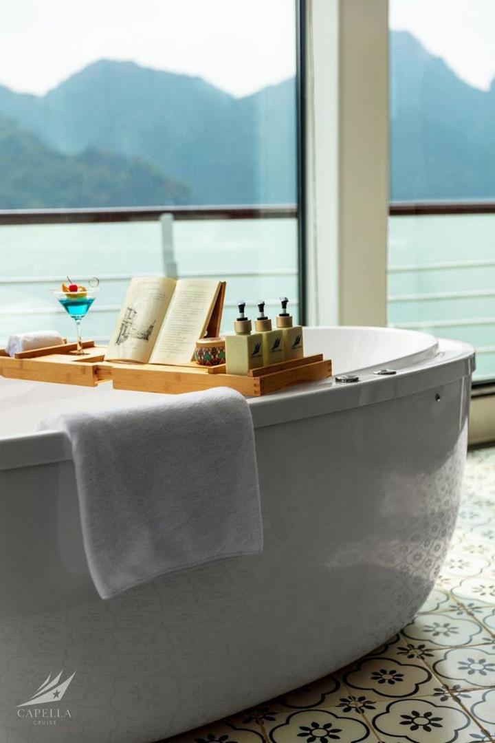 Halong Capella Cruise - Member Of Lyra Cruise Collection Hotell Ha Long Rum bild